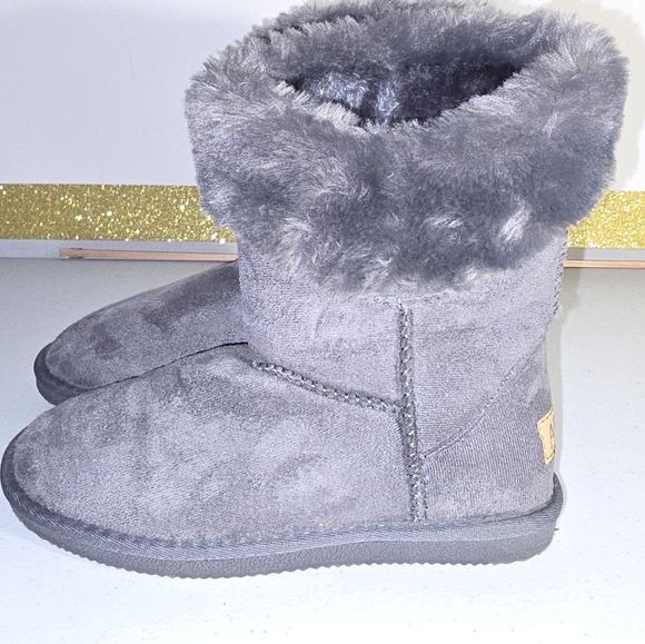 Apres by Lam 0 Soft Faux Fur Vegan/Man Made textile Booties NWOT Size 6 Womens - Picture 2 of 10